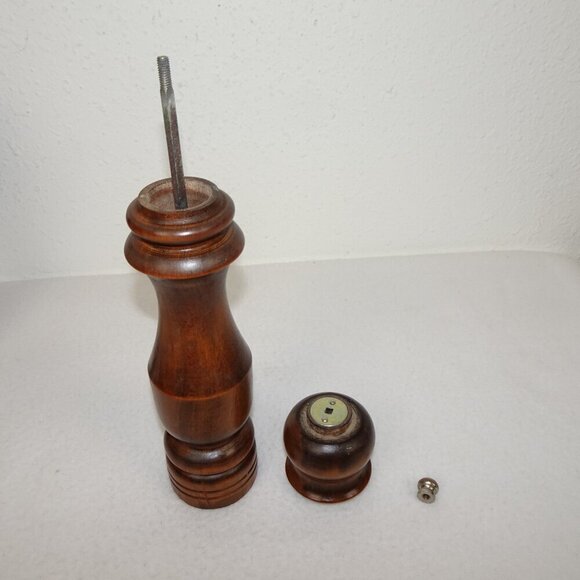 Woodcrest By Styson Wooden Salt Shaker Pepper Grinder 10 Inches MCM Vintage - Picture 13 of 16